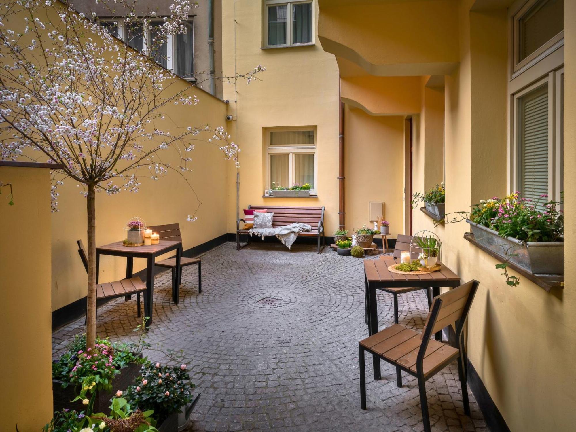 4 Elements Apartments Praga Esterno foto